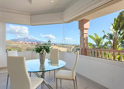 SPLENDID MANSION WITH PANORAMIC VIEWS FOR SALE IN BENAHAVIS