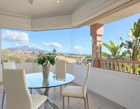 Villa en venta en Los Flamingos Golf, Benahavis