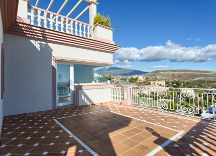 SPLENDID MANSION WITH PANORAMIC VIEWS FOR SALE IN BENAHAVIS