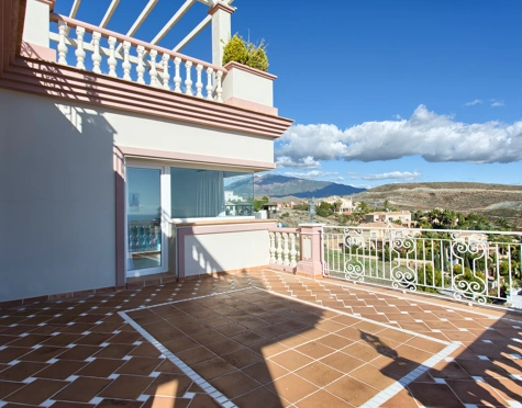 Villa en venta en Los Flamingos Golf, Benahavis