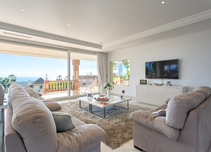 SPLENDID MANSION WITH PANORAMIC VIEWS FOR SALE IN BENAHAVIS