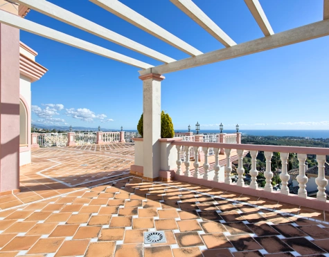 Villa en venta en Los Flamingos Golf, Benahavis