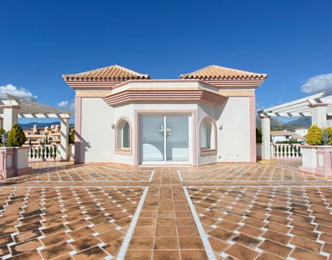 Villa en venta en Los Flamingos Golf, Benahavis