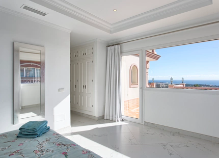 SPLENDID MANSION WITH PANORAMIC VIEWS FOR SALE IN BENAHAVIS