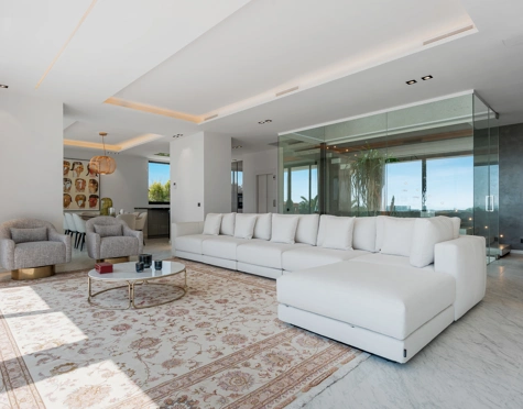 Villa for sale in Los Flamingos Golf, Benahavis