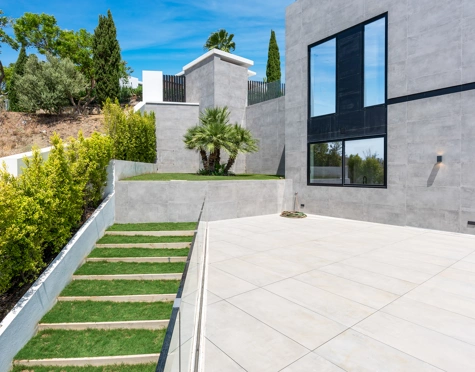 Villa for sale in Los Flamingos Golf, Benahavis