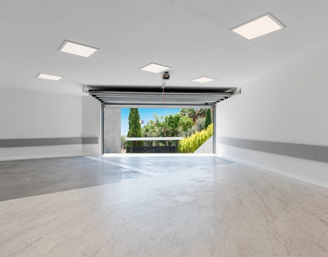 Villa for sale in Los Flamingos Golf, Benahavis
