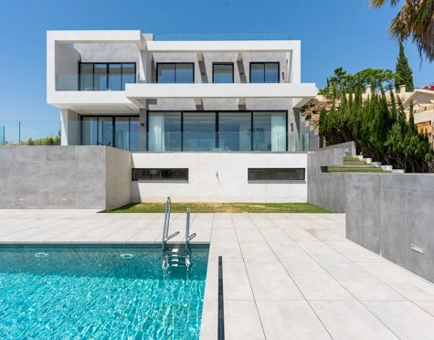 IMPRESIONANTE PROPIEDAD TOTALMENTE NUEVA EN VENTA EN BENAHAVÍS
