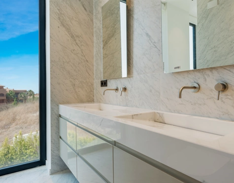Villa for sale in Los Flamingos Golf, Benahavis