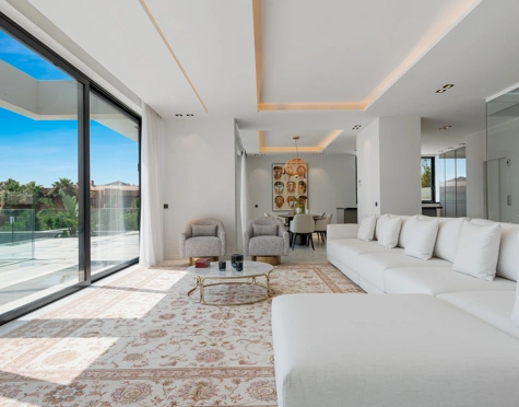 Villa for sale in Los Flamingos Golf, Benahavis