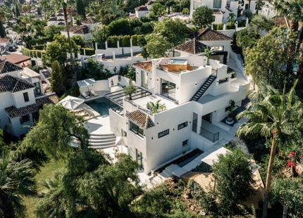 STUNNING DESIGN VILLA WITH SEA VIEWS FOR SALE IN NUEVA ANDALUCÍA