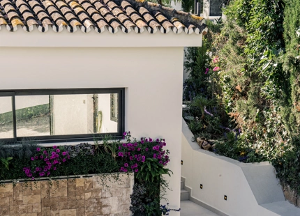 STUNNING DESIGN VILLA WITH SEA VIEWS FOR SALE IN NUEVA ANDALUCÍA