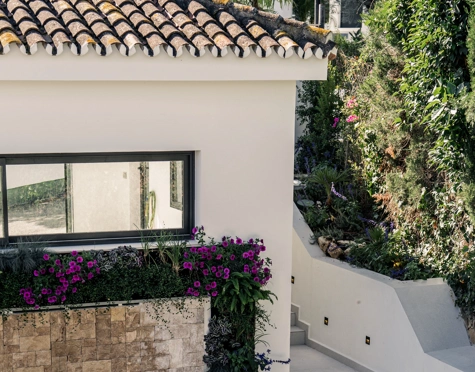 Villa for sale in Las Lomas de Nueva Andalucia