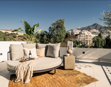 Villa for sale in Las Lomas de Nueva Andalucia