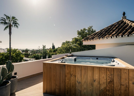 STUNNING DESIGN VILLA WITH SEA VIEWS FOR SALE IN NUEVA ANDALUCÍA