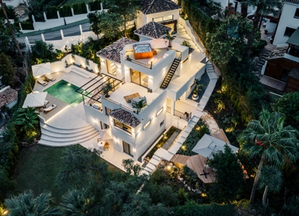 STUNNING DESIGN VILLA WITH SEA VIEWS FOR SALE IN NUEVA ANDALUCÍA