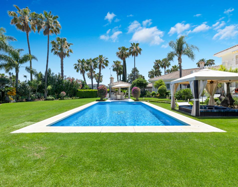 Villa en venta en La Cerquilla, Nueva Andalucia