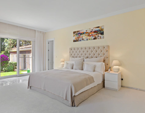 Villa en venta en La Cerquilla, Nueva Andalucia