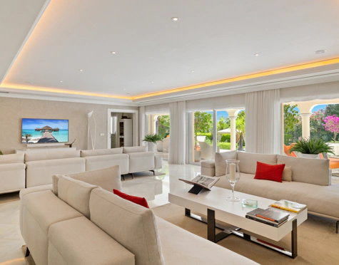Villa en venta en La Cerquilla, Nueva Andalucia