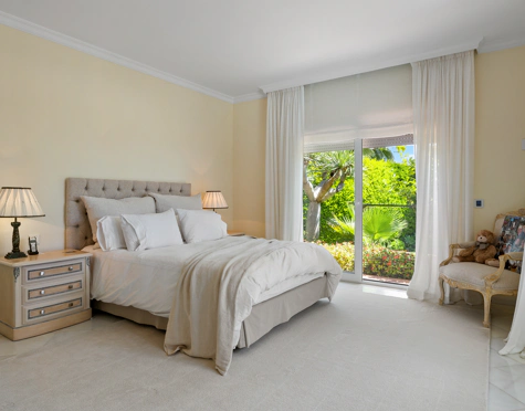 Villa en venta en La Cerquilla, Nueva Andalucia