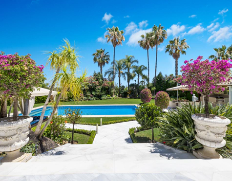 Villa en venta en La Cerquilla, Nueva Andalucia