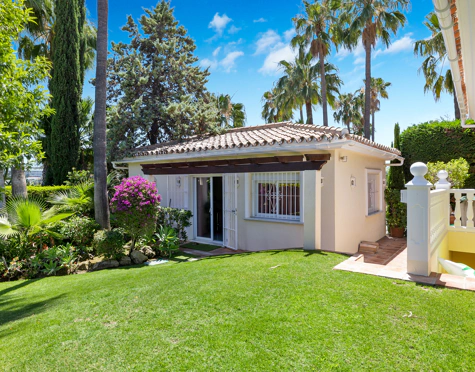 Villa en venta en La Cerquilla, Nueva Andalucia