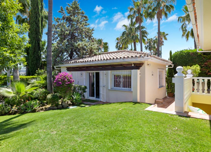 IMPRESIONANTE VILLA ANDALUZA EN VENTA EN NUEVA ANDALUCÍA, MARBELLA