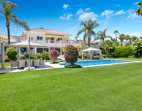 Villa en venta en La Cerquilla, Nueva Andalucia