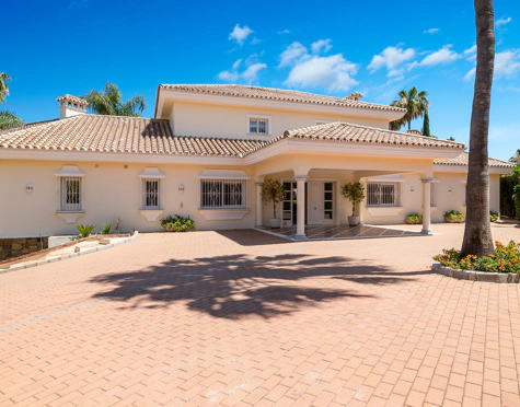 Villa en venta en La Cerquilla, Nueva Andalucia