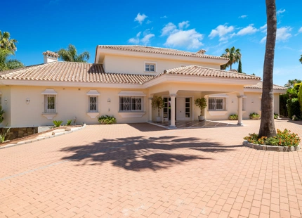 IMPRESIONANTE VILLA ANDALUZA EN VENTA EN NUEVA ANDALUCÍA, MARBELLA