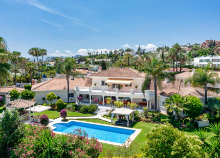 IMPRESIONANTE VILLA ANDALUZA EN VENTA EN NUEVA ANDALUCÍA, MARBELLA