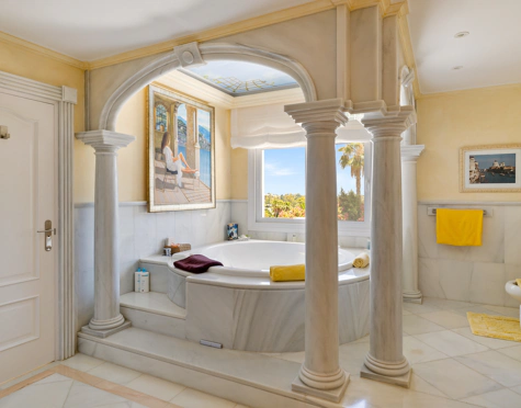 Villa en venta en La Cerquilla, Nueva Andalucia