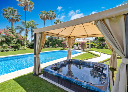 IMPRESIONANTE VILLA ANDALUZA EN VENTA EN NUEVA ANDALUCÍA, MARBELLA