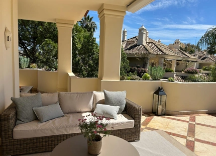 DÚPLEX EN PRIMERA LÍNEA DE GOLF EN VENTA EN NUEVA ANDALUCÍA, MARBELLA