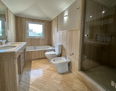 Duplex Penthouse for sale in Nueva Andalucia, Marbella