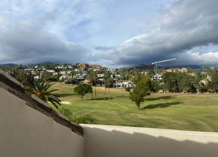 DÚPLEX EN PRIMERA LÍNEA DE GOLF EN VENTA EN NUEVA ANDALUCÍA, MARBELLA