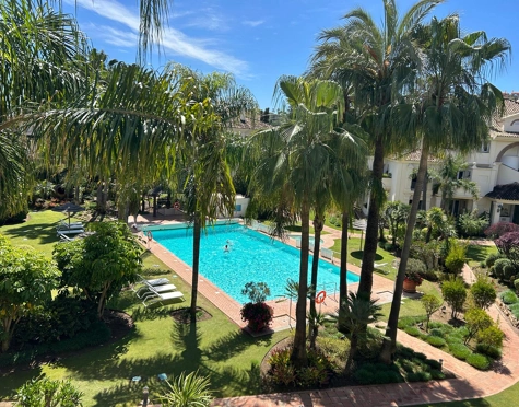 DÚPLEX EN PRIMERA LÍNEA DE GOLF EN VENTA EN NUEVA ANDALUCÍA, MARBELLA