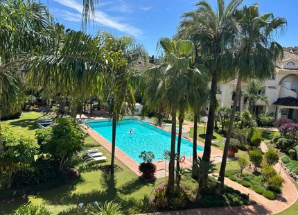 DÚPLEX EN PRIMERA LÍNEA DE GOLF EN VENTA EN NUEVA ANDALUCÍA, MARBELLA