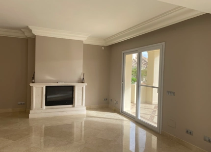 DÚPLEX EN PRIMERA LÍNEA DE GOLF EN VENTA EN NUEVA ANDALUCÍA, MARBELLA