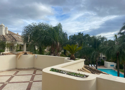 DÚPLEX EN PRIMERA LÍNEA DE GOLF EN VENTA EN NUEVA ANDALUCÍA, MARBELLA