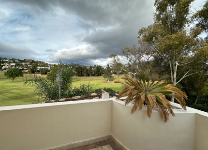 DÚPLEX EN PRIMERA LÍNEA DE GOLF EN VENTA EN NUEVA ANDALUCÍA, MARBELLA