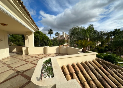 DÚPLEX EN PRIMERA LÍNEA DE GOLF EN VENTA EN NUEVA ANDALUCÍA, MARBELLA