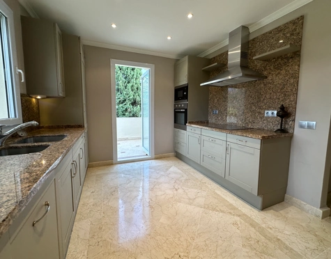 Duplex Penthouse for sale in Nueva Andalucia, Marbella