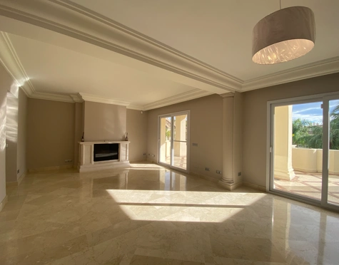 Duplex Penthouse for sale in Nueva Andalucia, Marbella