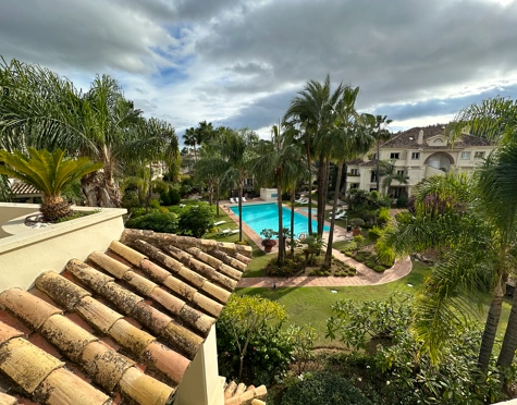 Duplex Penthouse for sale in Nueva Andalucia, Marbella