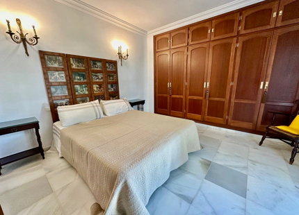 FAMILIA ANDALUZA VILLA DE ESTILO EN VENTA EN CORTIJO BLANCO, MARBELLA