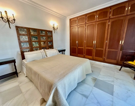 Villa for sale in Cortijo Blanco, San Pedro de Alcantara