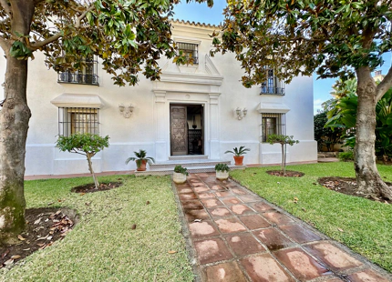 FAMILIA ANDALUZA VILLA DE ESTILO EN VENTA EN CORTIJO BLANCO, MARBELLA