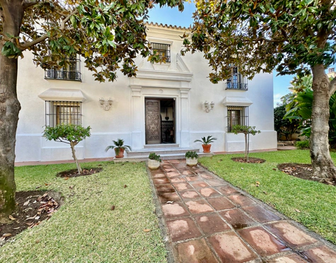 FAMILIA ANDALUZA VILLA DE ESTILO EN VENTA EN CORTIJO BLANCO, MARBELLA