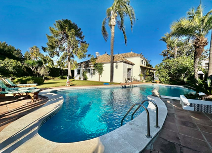 FAMILIA ANDALUZA VILLA DE ESTILO EN VENTA EN CORTIJO BLANCO, MARBELLA